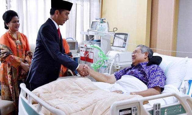 Jokowi Jenguk SBY, Doakan Segera Pulih