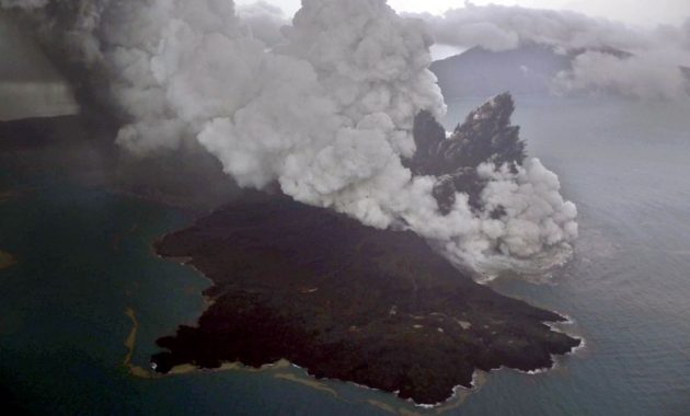 Lingkar Berbahaya Anak Krakatau Diperluas Menjadi Lima Kilometer