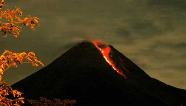 Selasa Dini Hari, Gunung Merapi Luncurkan Guguran Lava