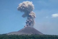 BMKG: Erupsi Gunung Anak Krakatau Bahayakan Penerbangan
