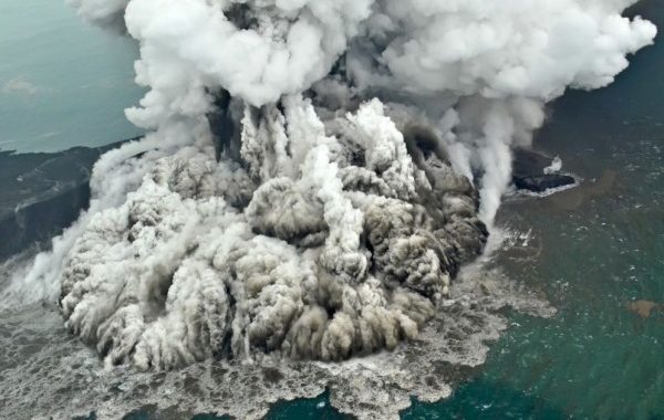 Warga Tak Boleh Beraktivitas dalam Radius 5 Km dari Anak Krakatau
