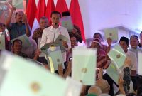 Jokowi Bagi Sertifikat Tanah Di Jakarta Pusat