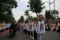 Kader PKS se-Kota Semarang Kampanye Kreatif dengan Flashmob Hingga Makan Durian