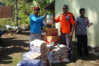 Tembus Laut dan Gunung, Relawan PKS Maluku Distribusikan Bantuan