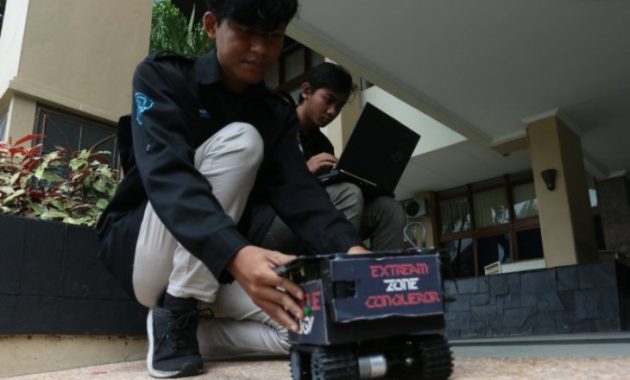 Mahasiswa UNS Ciptakan Robot Pencari Korban Bencana