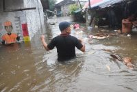 Polri Izinkan Ormas Bantu Banjir Selama Tak Pakai Atribut FPI