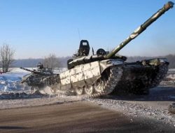 Tank Tempur Rusia Kehabisan Bensin Jadi Bahan Ejek Warga Ukraina