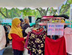 Warga Bandung Bawa Sampah ke Balaikota Bandung, Ditukar dengan Baju Baru