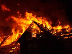 Kebakaran di Pulogadung, 16 Unit Damkar Turun Tangan untuk Atasi Api