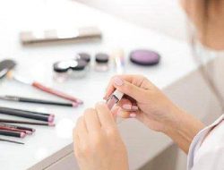 Peringatan Terkait Kosmetik: Ciri-ciri dan Bahaya yang Mengintai